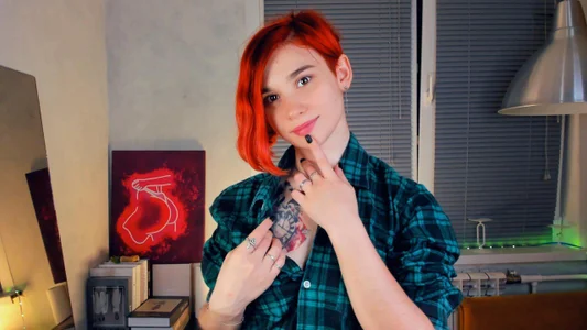 RedLovely Public Pic 4