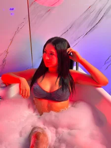 valentina__ortiz enjoying a relaxing day in a jacuzzi 💦🔥 Pic 3