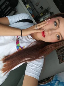 MarianaScott_ brown eyes টি ছবি