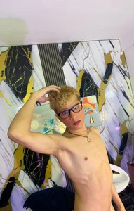 ROMMIE_HOT1 Public Pic 3