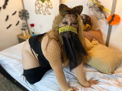 SalmaZamann a lioness about to sink my claws Pic 4