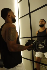 KylliamLevisExercising arma图片 3