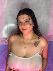 EngelStone A HOT SHOWER WITH ME 🛀🏻🔥 Bilde