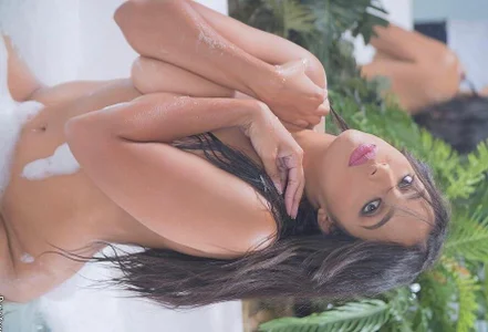 charlottelover21 take a shower with me Immagine  3