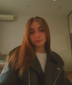 LesaFeldker Public Pic 2