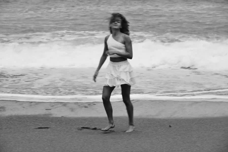 ElizSweetのDancing on the beachの 9枚の写真