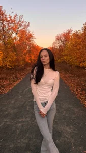 NicoleMerz Public slika 6