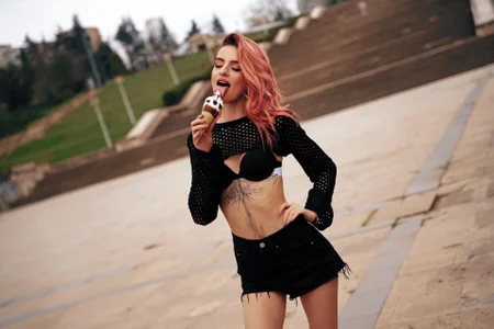 CassieFox_: Rolling into Trouble ( фото)