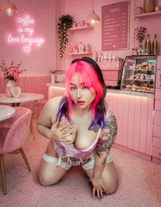 Iluromi ☕💋 Your pink fantasy starts here 🍓💕 Bilde 3