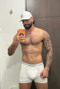 muscular, hairy body od yorbymaxx  snímek