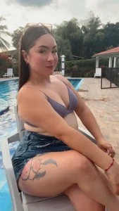 Amelia_laurentの“Days off, loose curves”☀️❤️‍🔥🍑😈の 4枚の写真