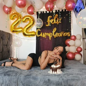 MegannHills_ happy birthday friend 😋 Pic