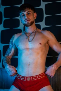 -ThomasJr- Studio Pic 4