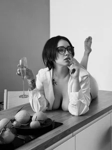 EvaCanton Shall we continue on the kitchen table? 🍹 Immagine  3