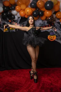 LuciaBeltrann Sweet as a swan, dangerous as the night. 🖤🦢 Pic 2
