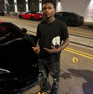 Dropdingo: Public ( 2 фото)