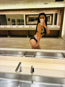 EmeryKinleys Public Pic 2