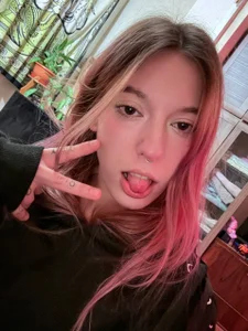 LaraNills Public  3টি ছবি