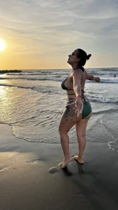 veronika_naughty Wonderful island of sun and white sand Foto 4