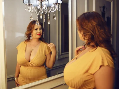 BustyGizelle Public Poză