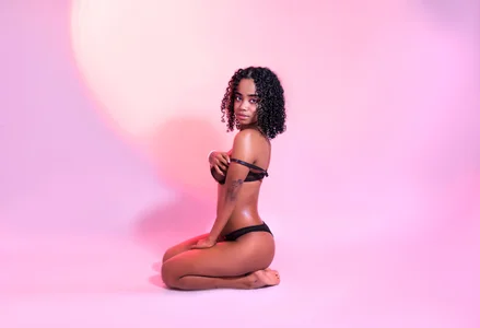 Spicy_Cinammon 💎 Dark beauty with a tempting gaze. Poză 3