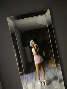 Onlyy_girlss Mía Pic 2