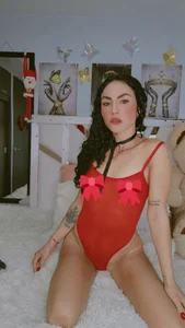 CharlotteblairのThe best thing about this Christmas is spending it with you, thank you for so much support and love.の 3枚の写真