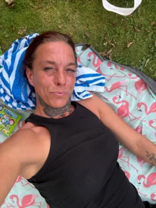 YourMilfBitch69 Public  5. fénykép