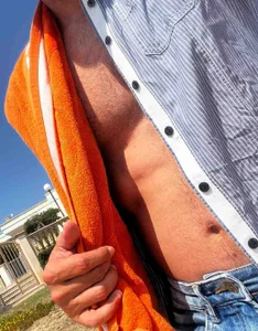 Eroshotlicker Public টি ছবি