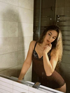 LunaCurlly Public Pic 2