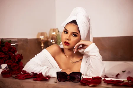 VictoriaLeia Sweet shower Pic