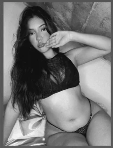 PRETTY GIRL❤️‍🔥 de blair_rouxxx  4 photos