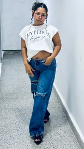 _emily_w girl in jeans Pic 4