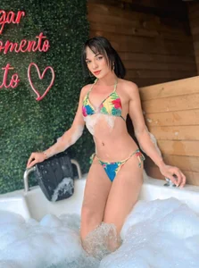 PamelaAnderson_2 Happiness and love  4টি ছবি