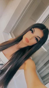 AngelinaCapri Public Pic 9