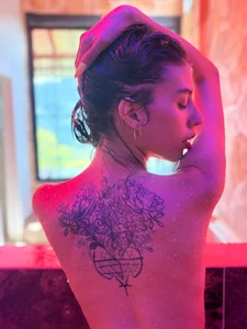 MakkiAndJimmyy Jacuzzy  7টি ছবি