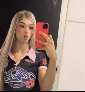 Zdjęcia Kornylovee Public:  7