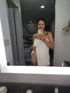 sexytattedbabe Out the shower Pic 3