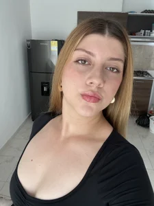 Blondie_Roses Me 🥰 - {count, plural, one {תמונה אחת} two {שתי תמונות} many {# תמונות} other {# תמונות}}