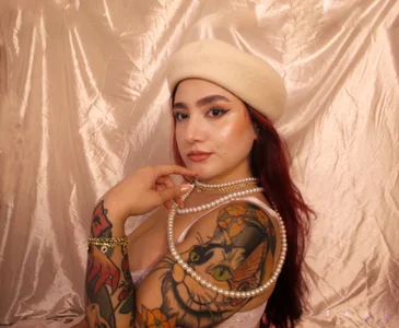 ViolettCastelViolett and pearls Bild 6