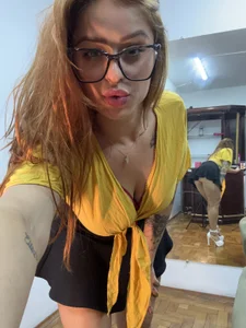Camila Vegas de camilavegas69@xh  3 Imagens