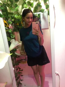 MelodyMansson Good morning, my loves! 🌸 I’m ready to make this day all about us. I’ll be live Monday to Friday fr Foto 2