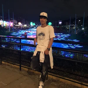 Public od Stone_grey1_  9 snímek