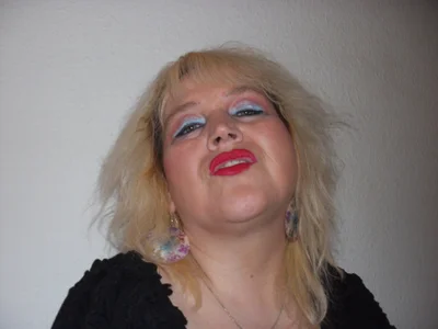 Blasflittchen sexy posing Pic 5