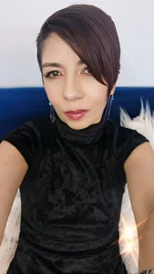 Trinityy__ Short black dress, horny and playful, come to my darling and make me yours Foto 3