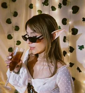 mila_katts Do you want to toast with me? 🍺 Foto 3