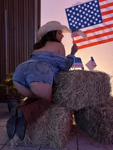 kassandra_james 🤠🇺🇸 Cowgirl by Day... Trouble by Night ❤️ Foto 5