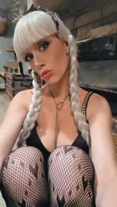 Public od BeautifulBustyBlonde  7 snímek