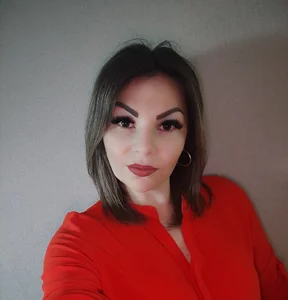 QueenCartyes Public  2টি ছবি