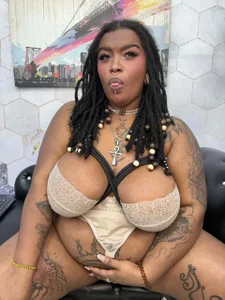 Anaa_Fuentess: Ready, safe and tied my boobs 😏💥 ( 4 фото)